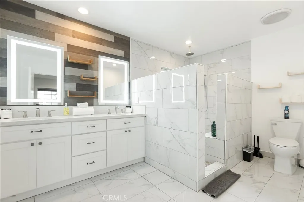 14709 Bodger Avenue, Hawthorne, California 90250 home-pic-1